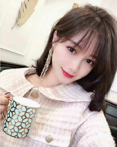 南山喜嫣：照片真实，颜值身材俱佳，挑逗型超骚嫩妹子